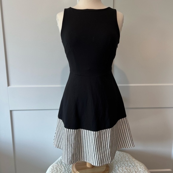 Eva Franco Dresses & Skirts - Eva Franco Anthropologie Strata Fit Flare Solid Black Striped Hem Dress Size 4